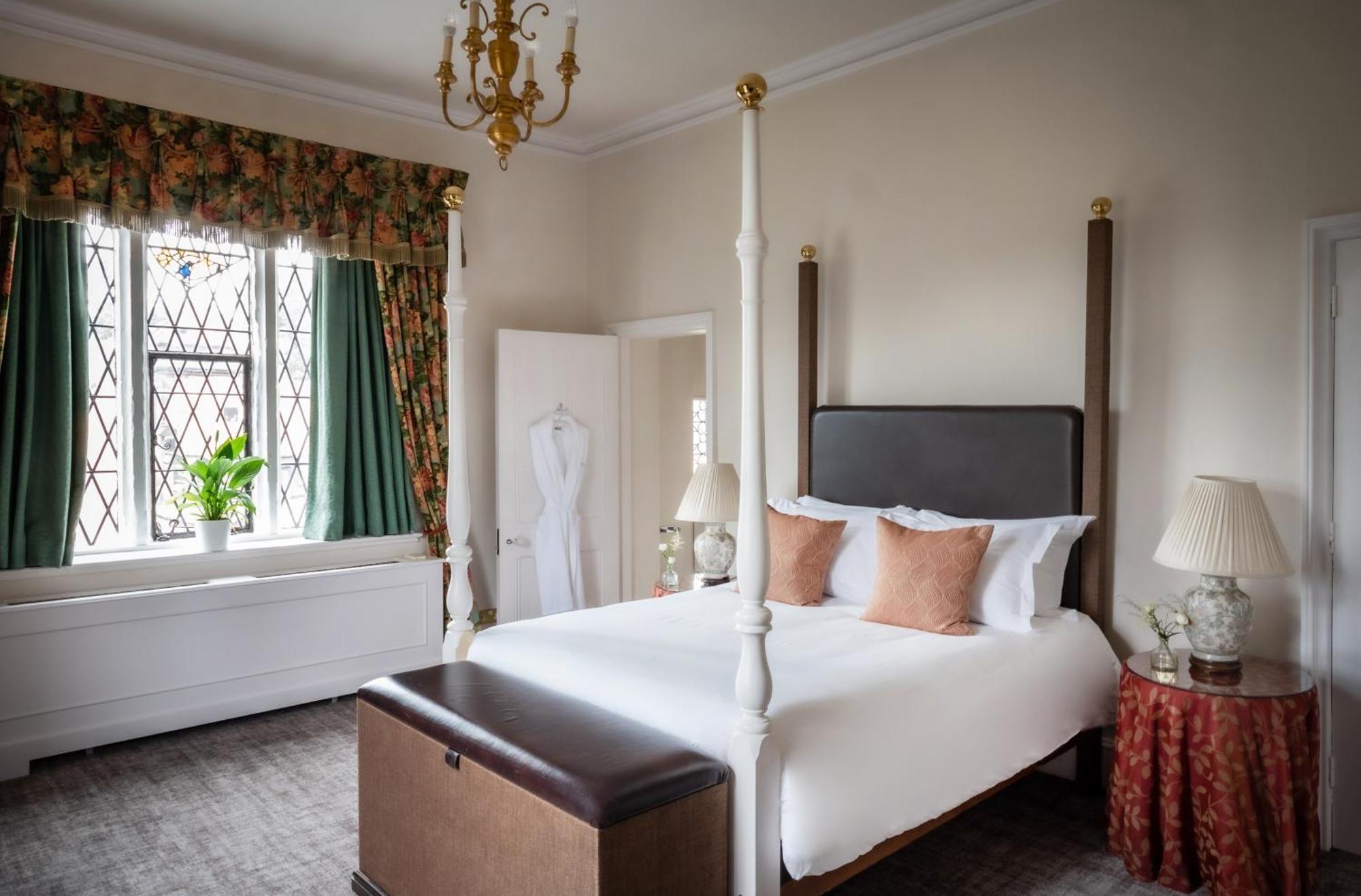 New Hall & Spa, 4*
